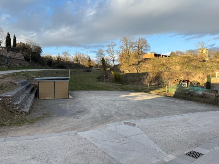 Sobremunt adequarà l’aparcament de l’entrada