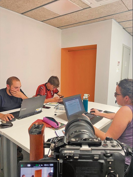 S’estrena un documental del dia a dia de LaRella en motiu dels 25 anys