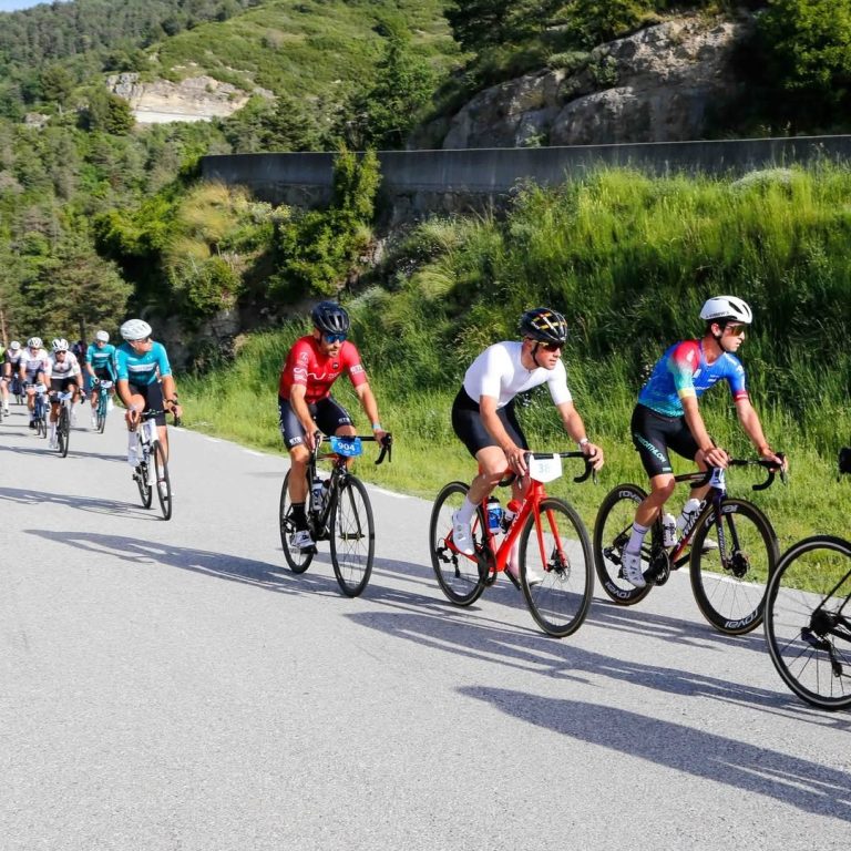 La Marxa Jufré torna a tenyir el Lluçanès de bicis