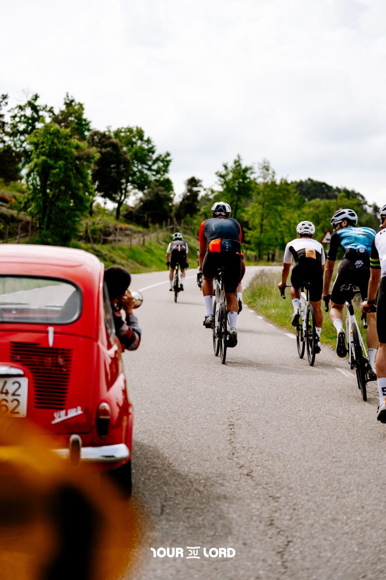 El Tour du Lord omple de bicicletes les carreteres del Lluçanès