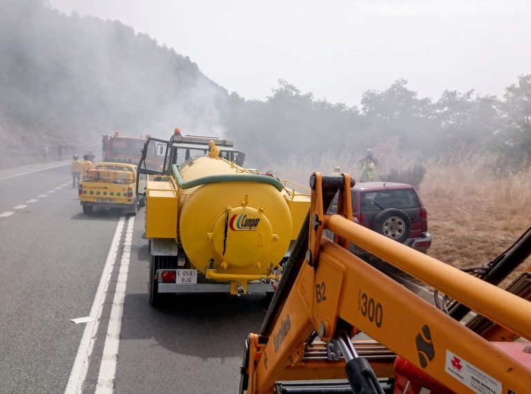 Dos incendis, un de vegetació i l’altre per l’encesa d’un camió, aquest dimarts al Lluçanès