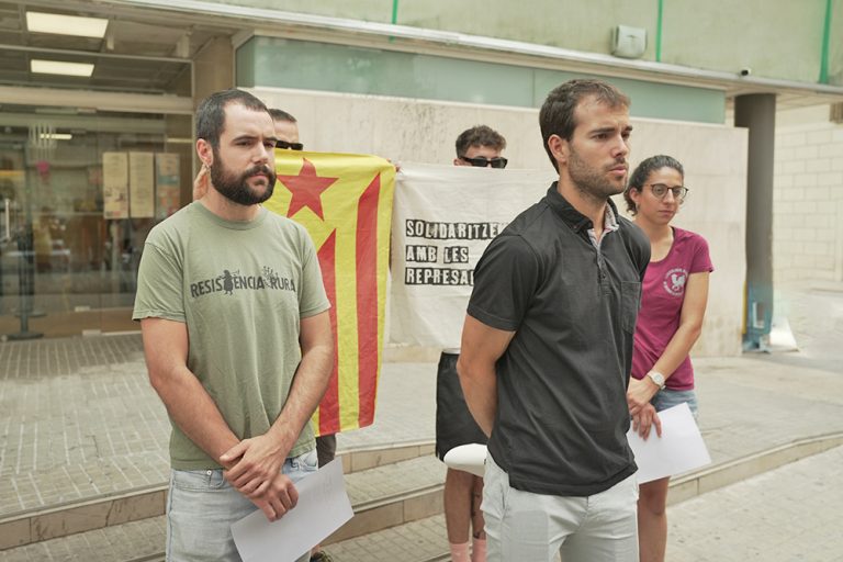 Aliança Catalana porta a judici quatre veïns del Lluçanès a qui acusa d’un delicte d’odi